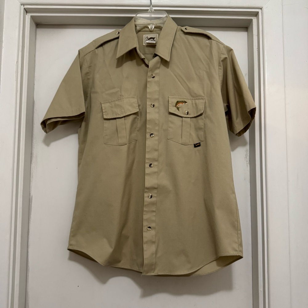 Duxbak Men's Short Sleeve " Rainbow Trout" Khaki Color Button Up Size Large